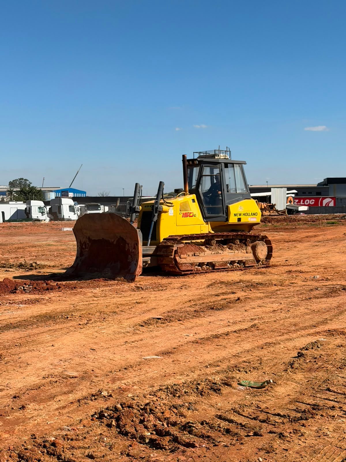 Trator de esteira New Holland D150